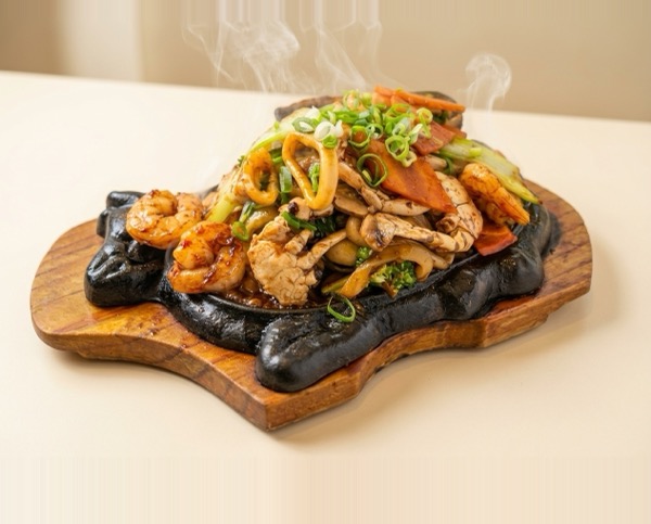 Sizzling Black Bean Plate on cast iron